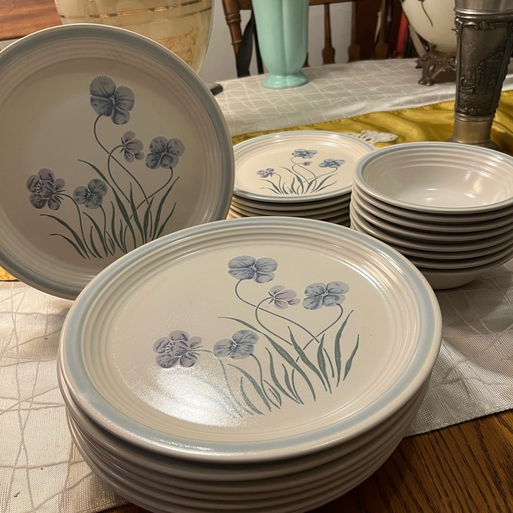 Floral Pattern Dinnerware Set
